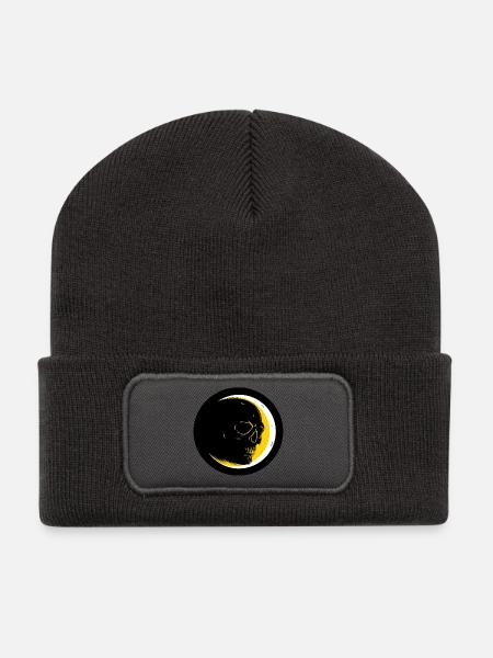 Mondschädel im Dunkellicht - Recycelte Patch Beanie - Dunkelgrau