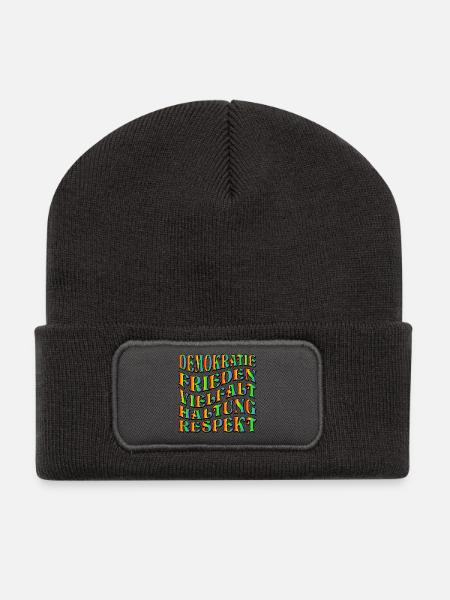 DEMOKRATIE HALTUNG - Recycelte Patch Beanie - Dunkelgrau