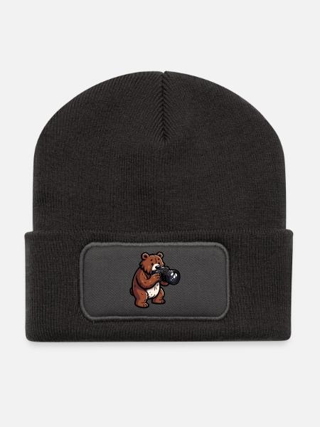 Shutterbear: Der Wildnisfotograf - Recycelte Patch Beanie - Dunkelgrau