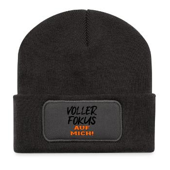EGOISTISCH - VOLLER FOKUS AUF MICH - Recycelte Patch Beanie - Dunkelgrau - Vorne