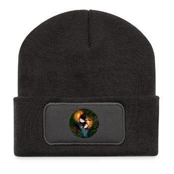 Zwei kunstvolle Kronenkraniche in Harmonie - Recycelte Patch Beanie - Dunkelgrau - Vorne