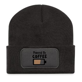 Powered By Coffee - Kaffee Statement Spruch - Recycelte Patch Beanie - Dunkelgrau - Vorne