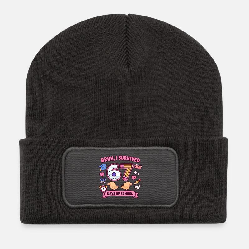 Bruh ich habe 67 Schultage überlebt - Recycelte Patch Beanie - Dunkelgrau