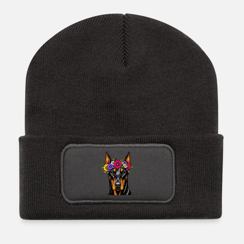 Blumenkranz Dobermann Portrait - Recycelte Patch Beanie - Dunkelgrau