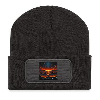 Glühender Sonnenuntergang über Bergen - Recycelte Patch Beanie - Dunkelgrau - Vorne