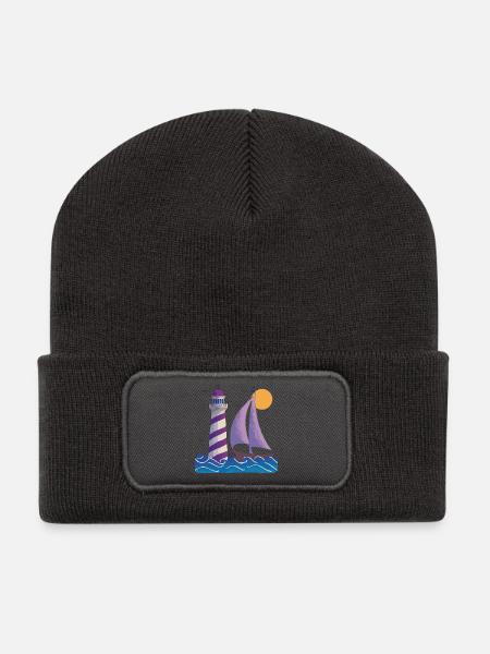 Leuchtturm mit Boot - Recycelte Patch Beanie - Dunkelgrau