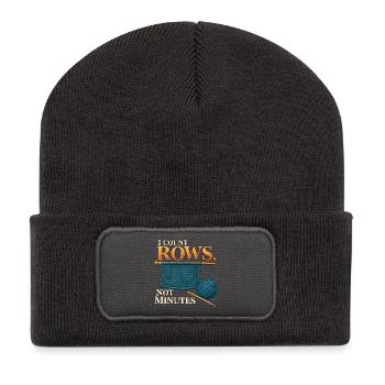 Ich zähle Reihen, nicht Minuten - Recycelte Patch Beanie - Dunkelgrau - Vorne