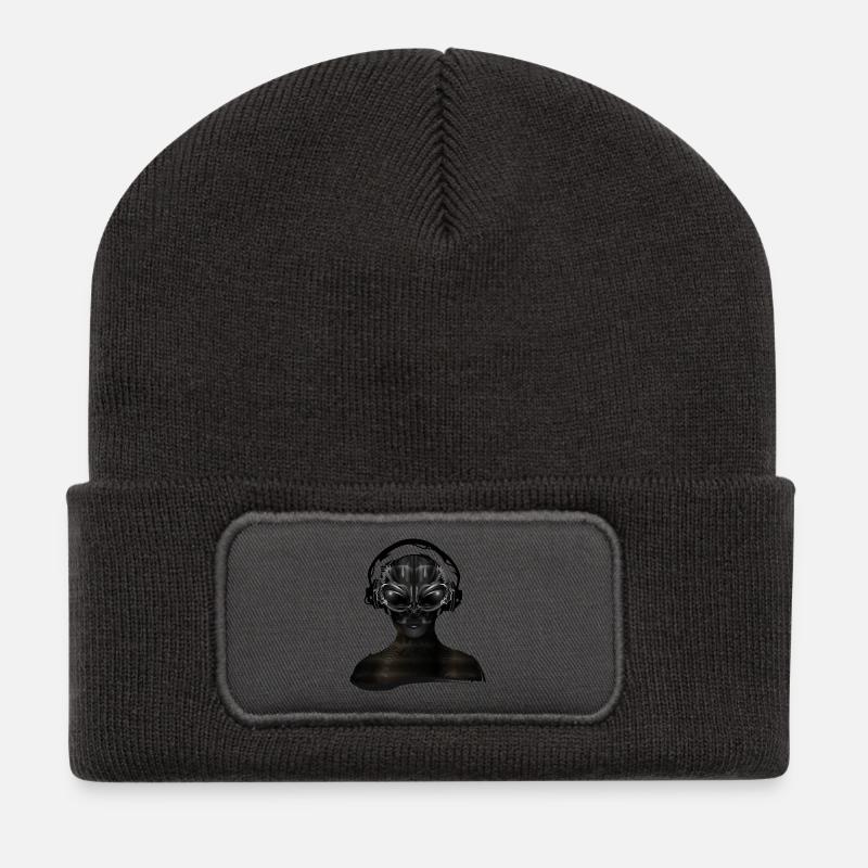 futuristisches Cyborg Wesen mit Kopfhörer - Recycelte Patch Beanie - Dunkelgrau