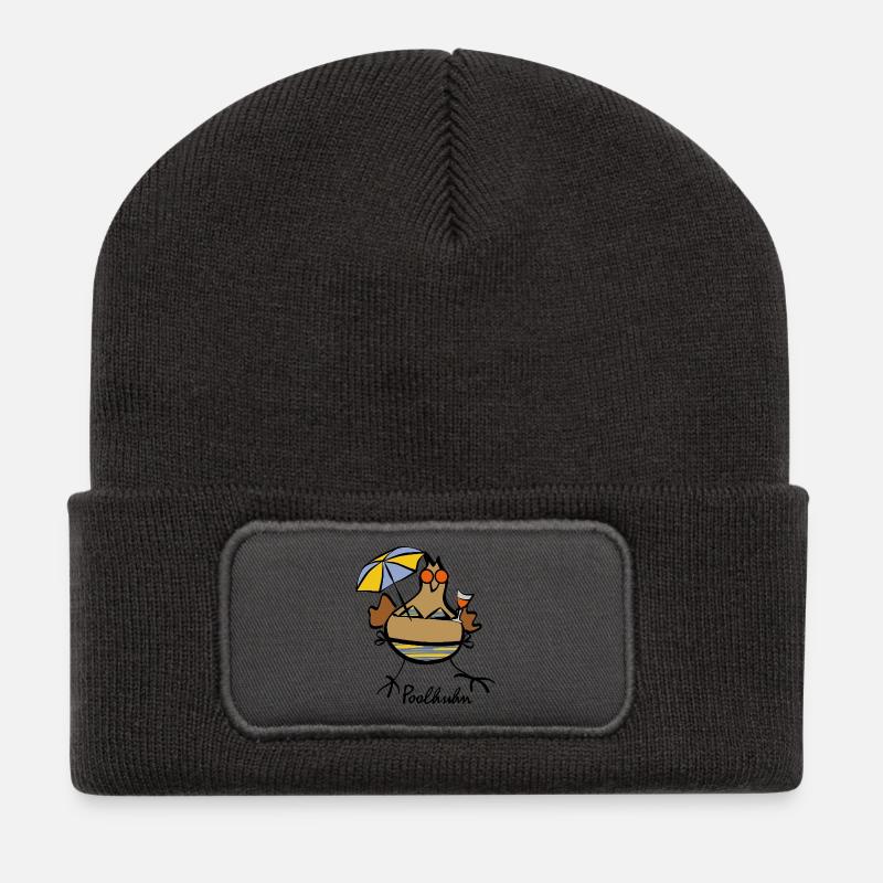 RIKELS Ferien T-Shirt 2026 - Recycelte Patch Beanie - Dunkelgrau