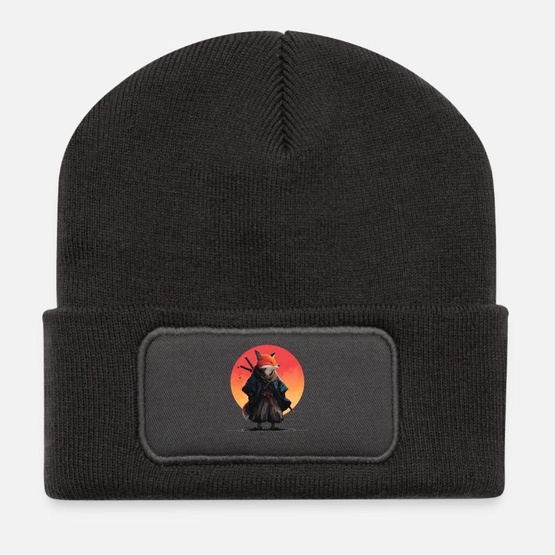 Fuchs-Samurai bei Sonnenuntergang - Recycelte Patch Beanie - Dunkelgrau