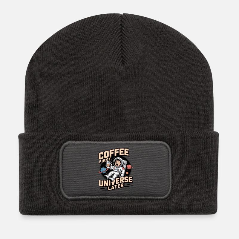 Astronaut im Weltraum - Recycelte Patch Beanie - Dunkelgrau