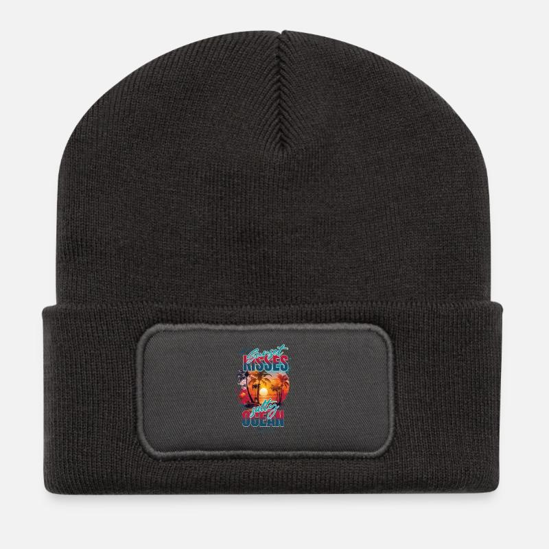 Sonnenuntergang am Meer Design - Recycelte Patch Beanie - Dunkelgrau