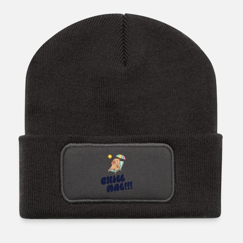 Sonnenbär am Strand mit Eis - Recycelte Patch Beanie - Dunkelgrau