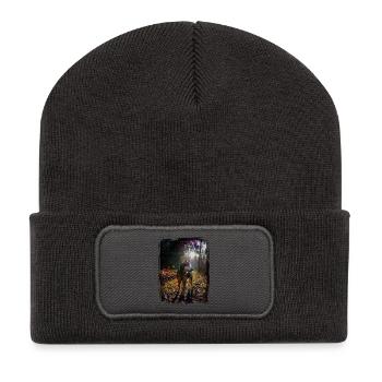 Husky im Sonnenuntergang im Wald - Recycelte Patch Beanie - Dunkelgrau - Vorne