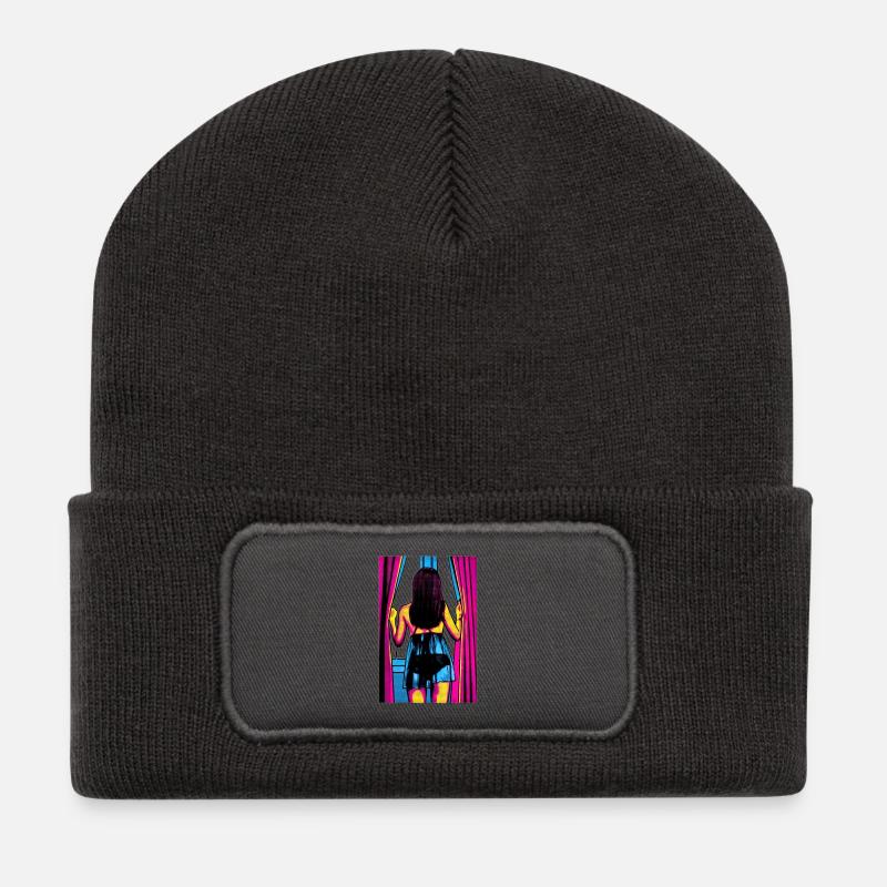 Frau in der farbenfrohen Pop-Art-Szene - Recycelte Patch Beanie - Dunkelgrau