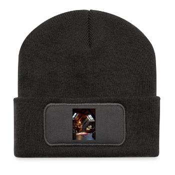 Dachboden-Leseoase im Warmlicht - Recycled Patch Beanie - dark grey - Front