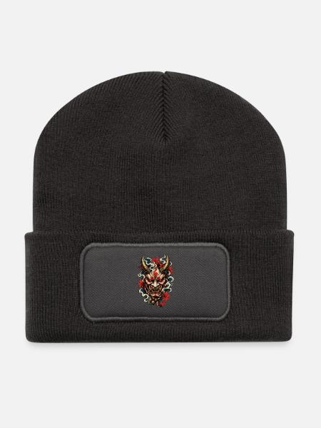 Oni Maske mit Herbstahorn und Rauchwolken - Recycelte Patch Beanie - Dunkelgrau