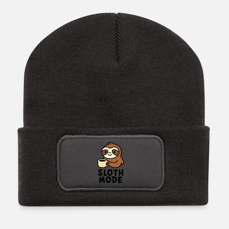 Gemütliches Faultier mit Kaffee-Design - Recycelte Patch Beanie - Dunkelgrau