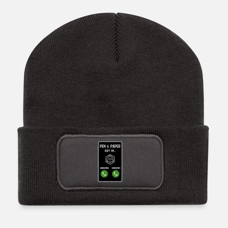 Pen and Paper ruft an - Recycelte Patch Beanie - Dunkelgrau