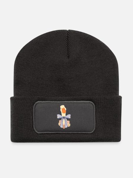 Pastellgans mit Schleife und Blumen - Recycelte Patch Beanie - Dunkelgrau