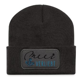 Meer verliebt - Recycelte Patch Beanie - Dunkelgrau - Vorne