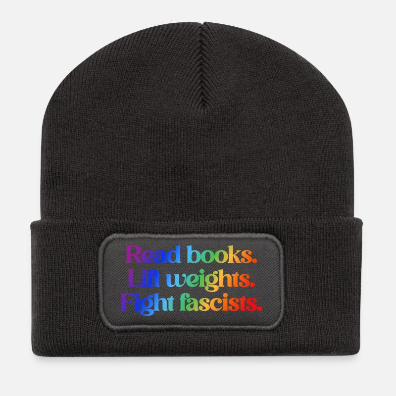 Read books. Lift weights. Fight fascists. - Recycelte Patch Beanie - Dunkelgrau