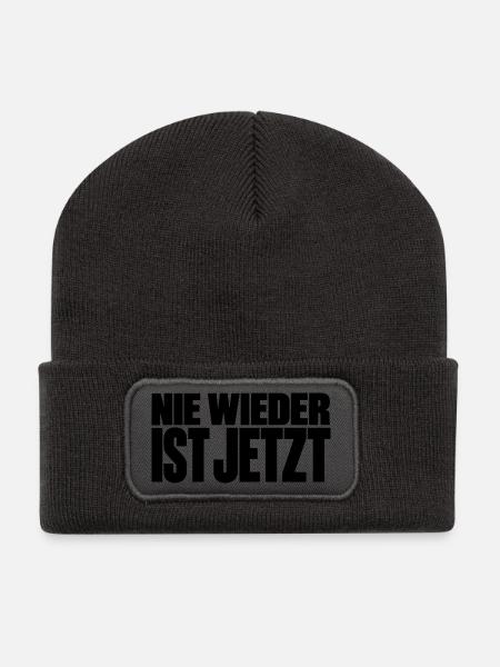 Nie wieder ist jetzt – Statement gegen Rechts - Recycelte Patch Beanie - Dunkelgrau