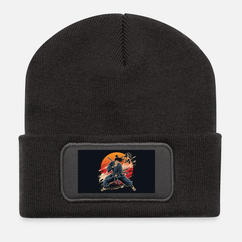 Samurai im Sonnenuntergang  - Recycelte Patch Beanie - Dunkelgrau