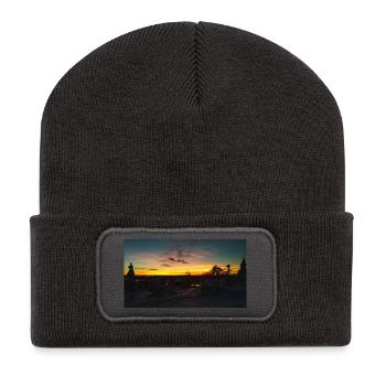 Coucher de soleil dans un paysage enneigé - Beanie recyclé à patch - charbon - Devant