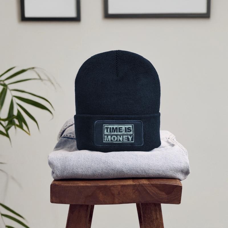Le temps, c’est de l’argent – texte bloc en difficulté Beanie recyclé à patch