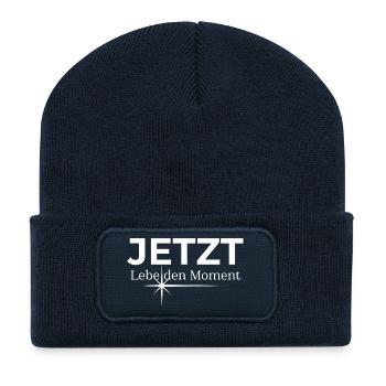 JETZT – Lebe den Moment - Recycelte Patch Beanie - French Navy - Vorne