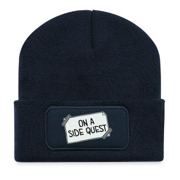 On A Side Quest Gaming Adventure Spruch Logo Text - Recycelte Patch Beanie - French Navy - Vorne