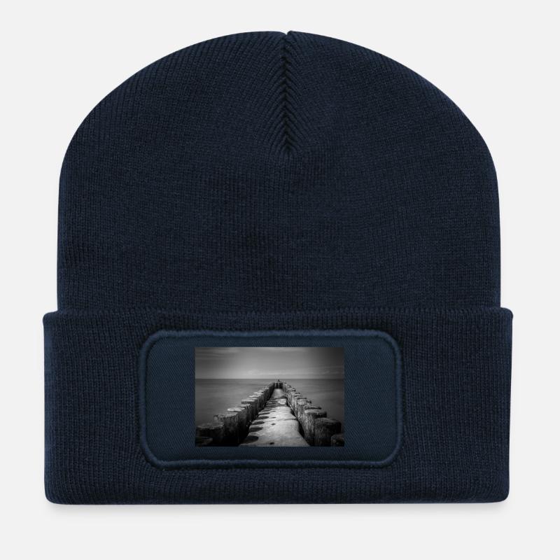 Wellenbrecher in Ahrenshoop - Recycelte Patch Beanie - French Navy