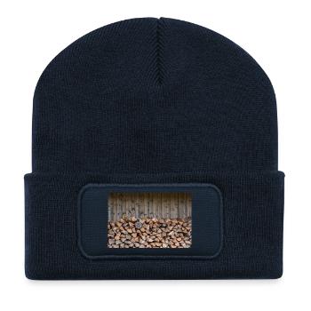Rustikaler Holzstapel Naturlook - Poster - Recycelte Patch Beanie - French Navy - Vorne