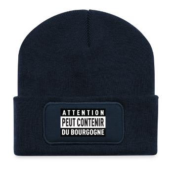 Attention Peut Contenir Du Bourgogne T-Shirt Ca... - Beanie recyclé à patch - bleu marine - Devant