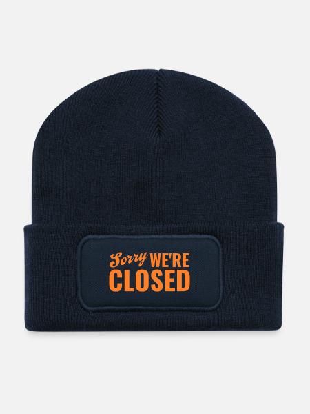 Sorry We’re Closed – Ironisches Statement - Recycelte Patch Beanie - French Navy