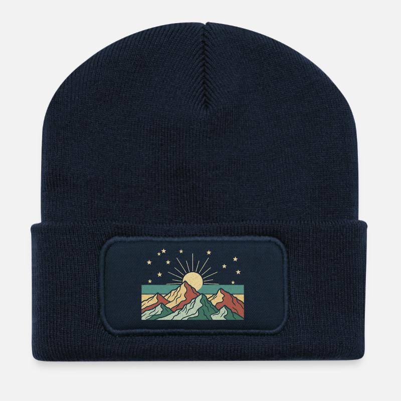 Berglandschaft mit Sonnenstrahlen - Recycelte Patch Beanie - French Navy