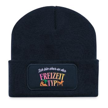 Freizeittyp im Retro-Farbenrausch - Recycelte Patch Beanie - French Navy - Vorne