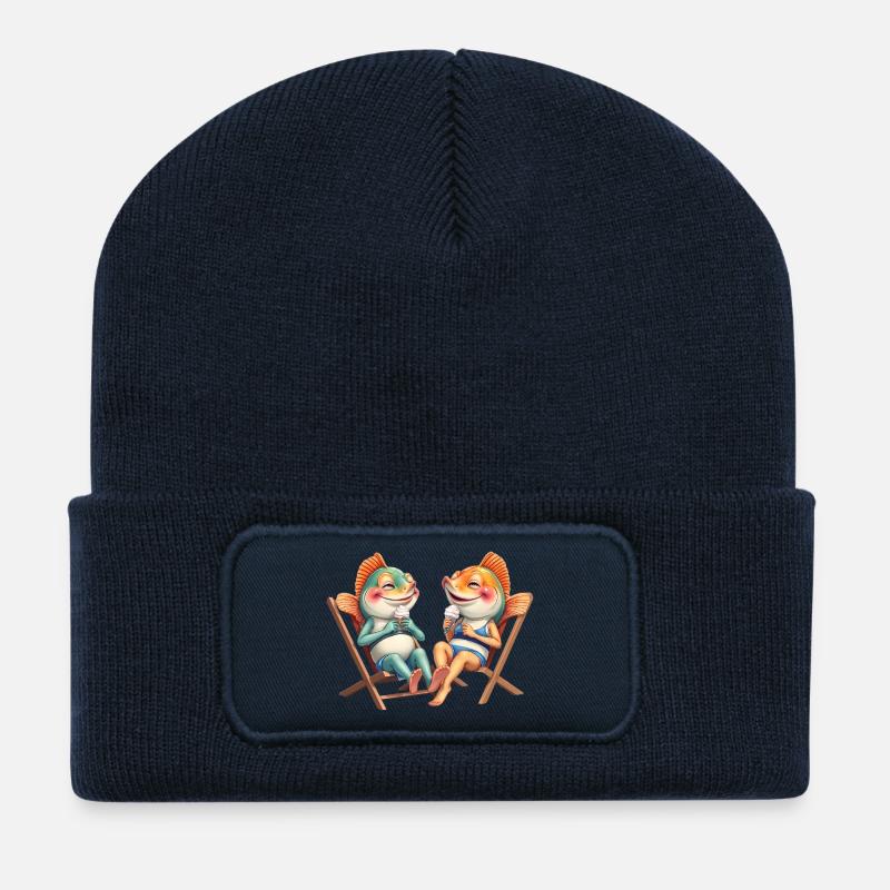 freundliche Fischfreundinnen am Strand - Recycelte Patch Beanie - French Navy