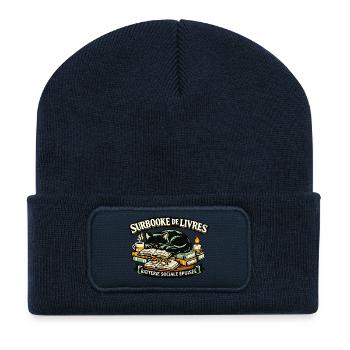 Chat dormeur parmi les livres et bougies - Beanie recyclé à patch - bleu marine - Devant