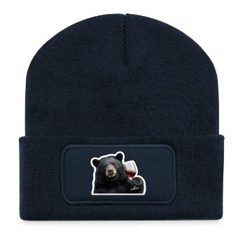 Schwarzbaer détendu avec un verre de vin rouge - Beanie recyclé à patch - bleu marine - Devant