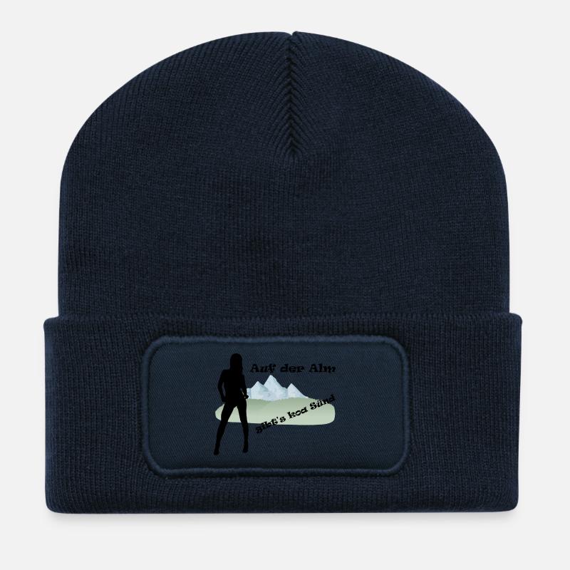 "Auf der Alm gibt's koa Sünd" by Claudia-Moda - Recycelte Patch Beanie - French Navy