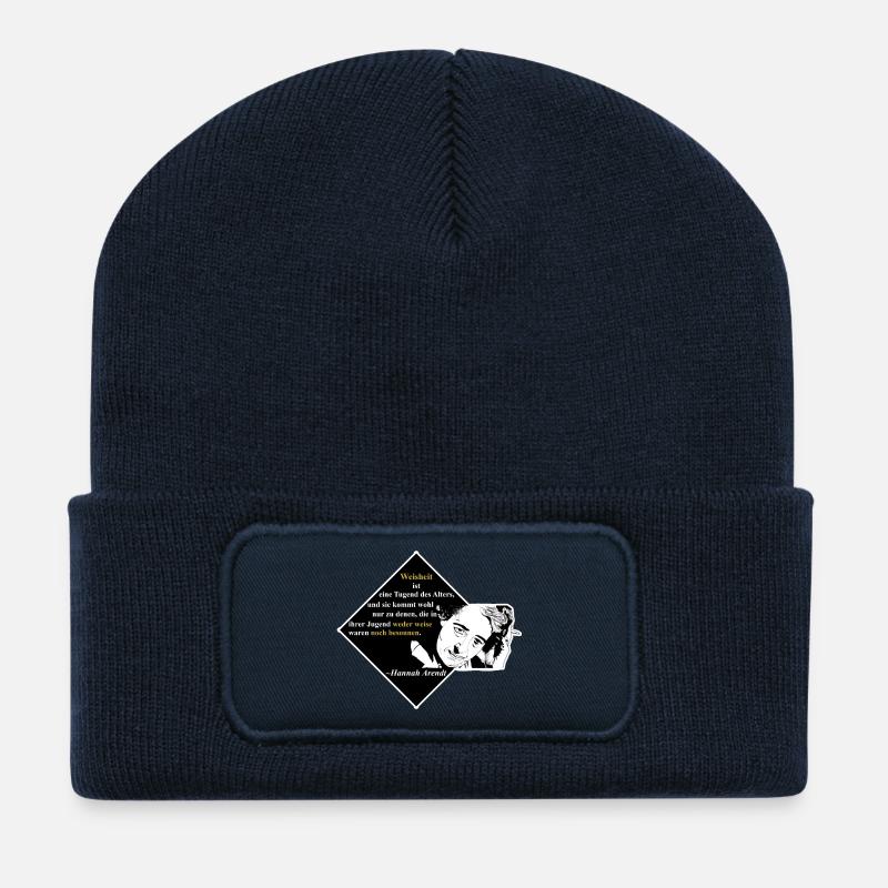 Hannah Arendt: Weisheit ist eine Tugend des Alter - Recycelte Patch Beanie - French Navy