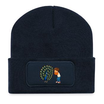 Junge staunt über prächtigen Pfau mit Federpracht - Recycelte Patch Beanie - French Navy - Vorne