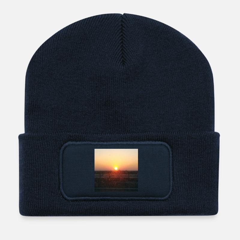 Sonnenuntergangsstrahl auf Glas - Recycelte Patch Beanie - French Navy