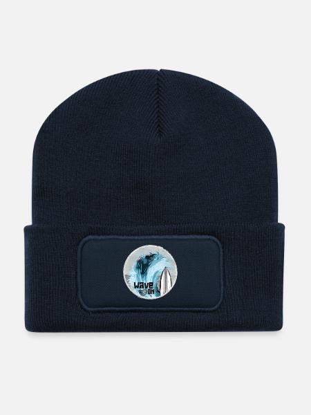 Vague de mer avec design de planche de surf - Beanie recyclé à patch - bleu marine