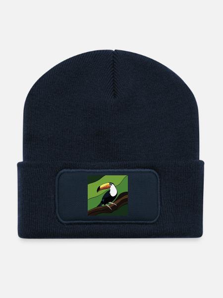 Vogel mit farbigem Schnabel auf Blätterzweig - Recycelte Patch Beanie - French Navy