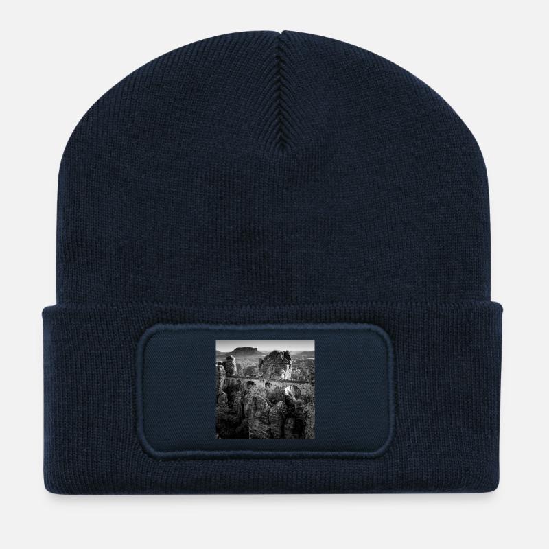 Basteibrücke Sächsische Schweiz Deutschland Poster - Recycelte Patch Beanie - French Navy