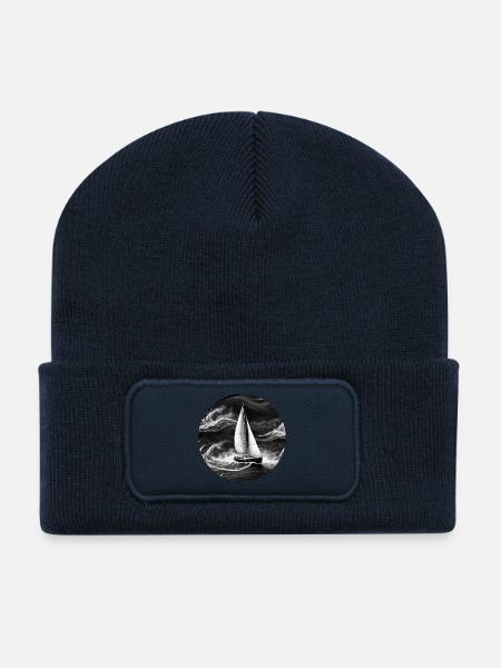 Monochromer Segler im Sturm - Recycelte Patch Beanie - French Navy