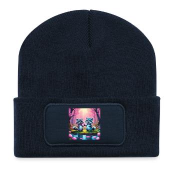 Ratons laveurs dans la forêt de conte de fées - Beanie recyclé à patch - bleu marine - Devant